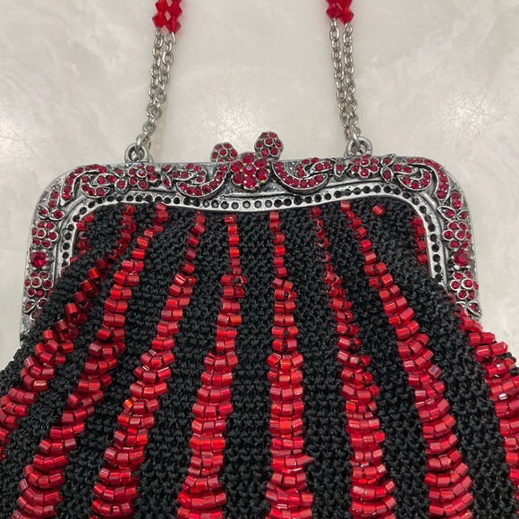 Vintage Art Deco Red Beaded Clasp Top Cocktail Bag with two Silver Chain Handles - Picture 8 of 12